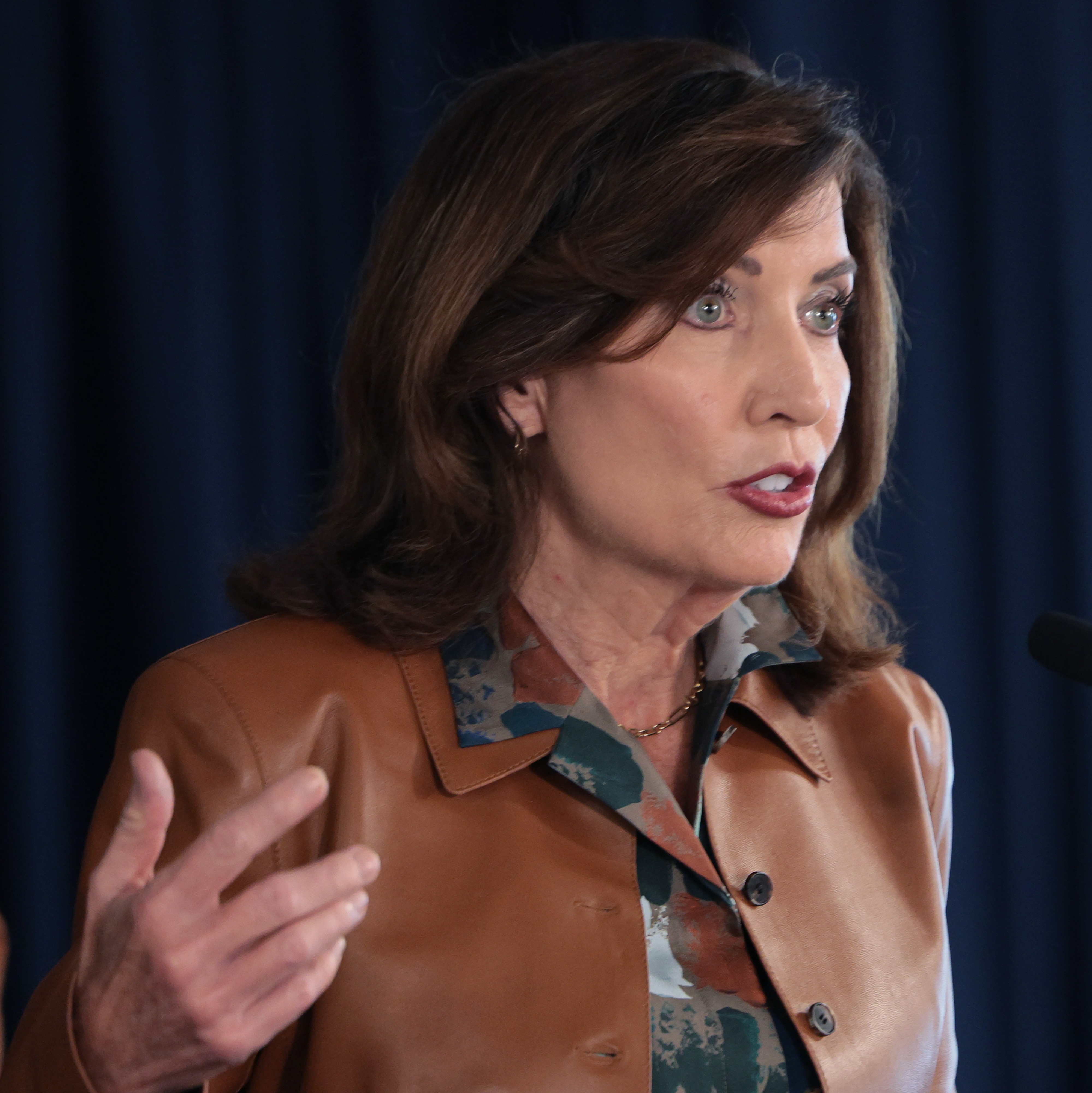 Gov. Hochul gives 1010 WINS an update on the nor'easter