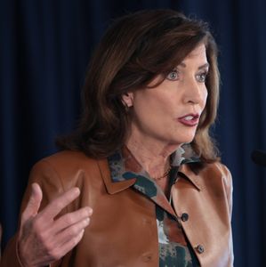 Gov. Hochul gives 1010 WINS an update on the nor'easter