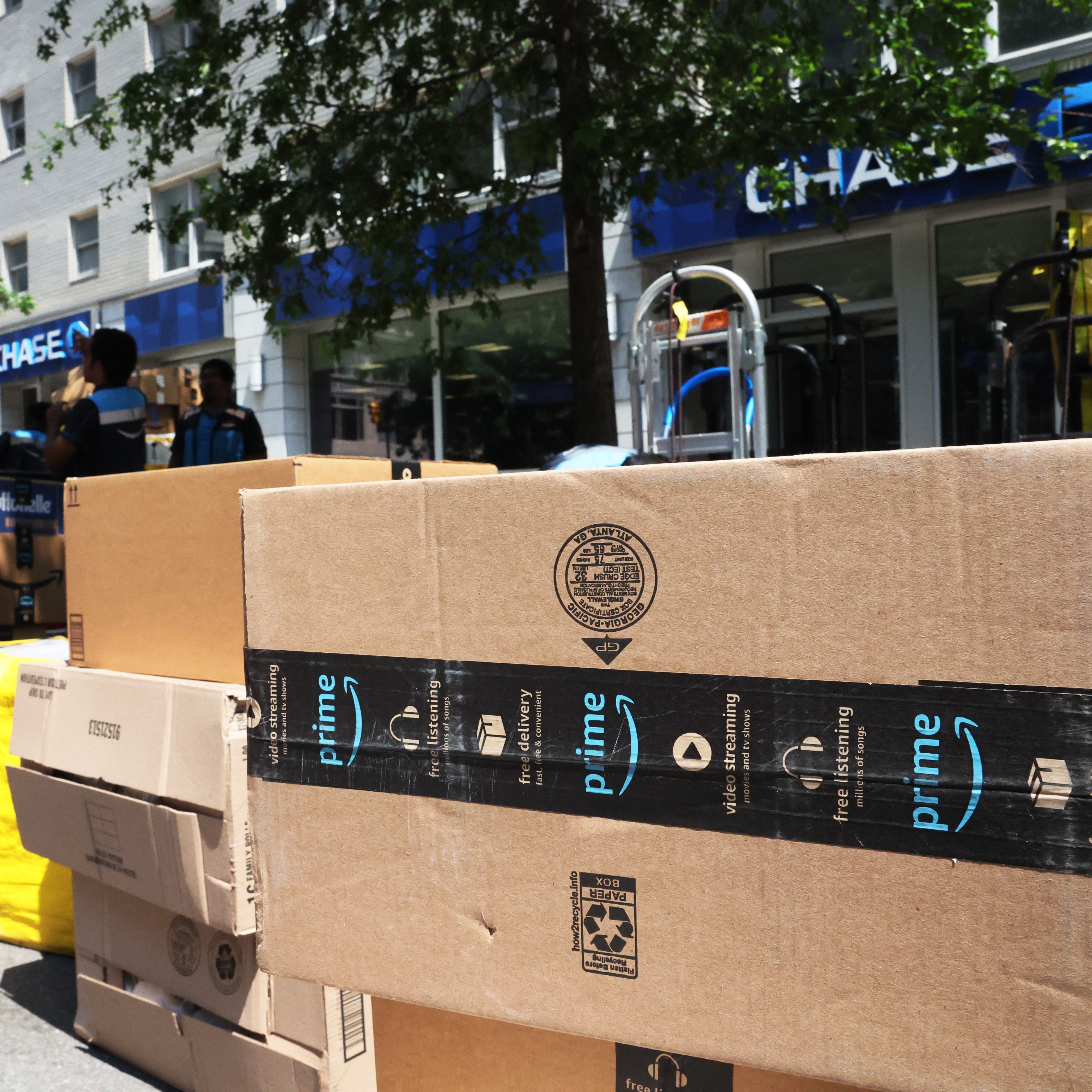 New data shows Amazon racked up thousands of city street violations