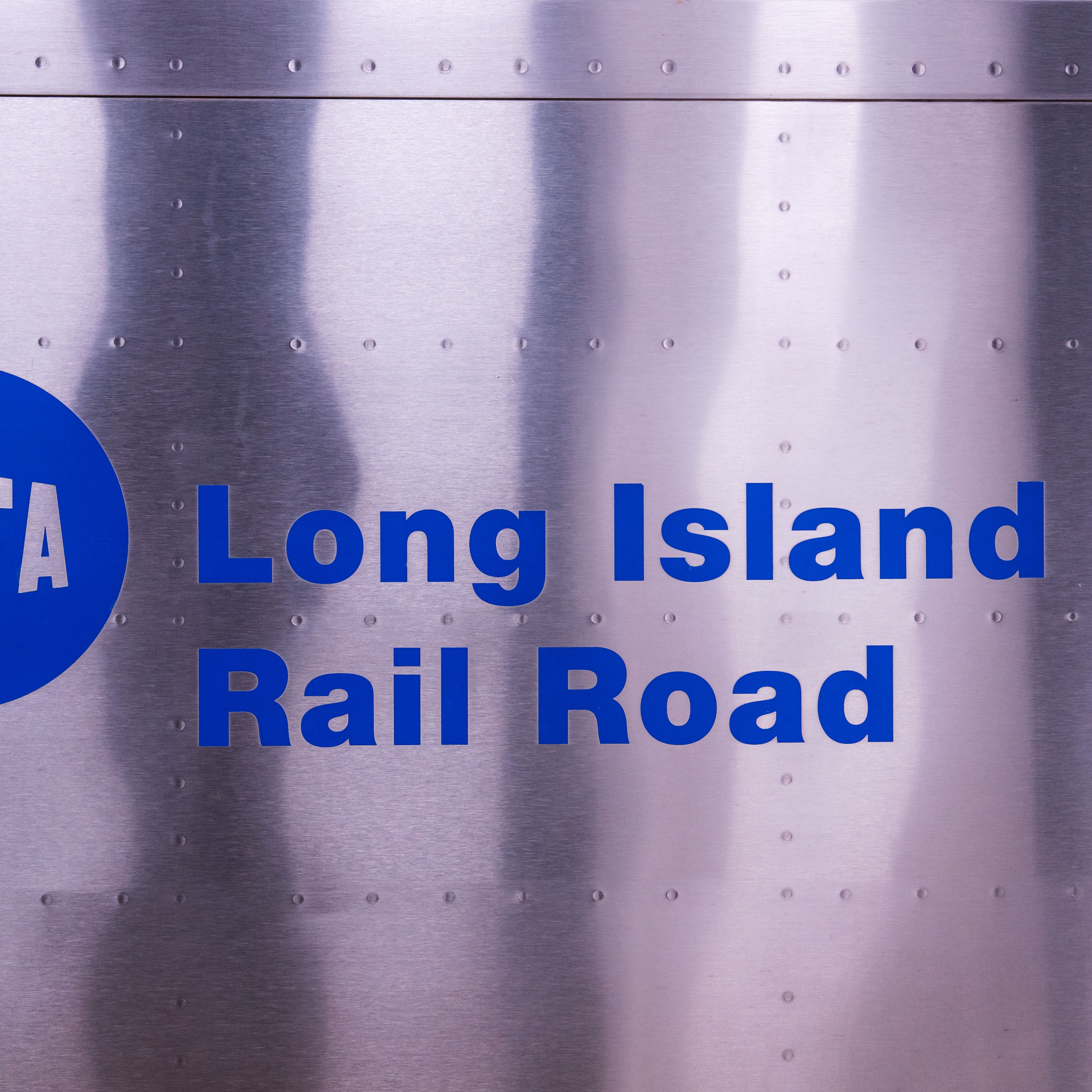 19-year-old facing attempted murder charges after 2 wounded in LIRR shooting