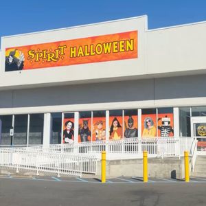 New Yorkers hunt for last-minute Halloween costumes: I'm looking for a one-hit wonder'