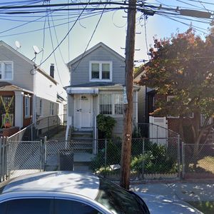 Home health aide charged with manslaughter after allegedly cutting patient's catheter in Queens