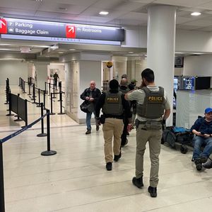 ICE agents begin assisting security at PHL as government shutdown continues to put strain on TSA