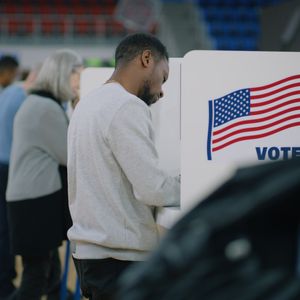 Gov. Sherrill signs law to extend early voting for NJ municipal elections
