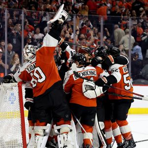 Flyers clinch playoff spot with 3-2 win over Hurricanes
