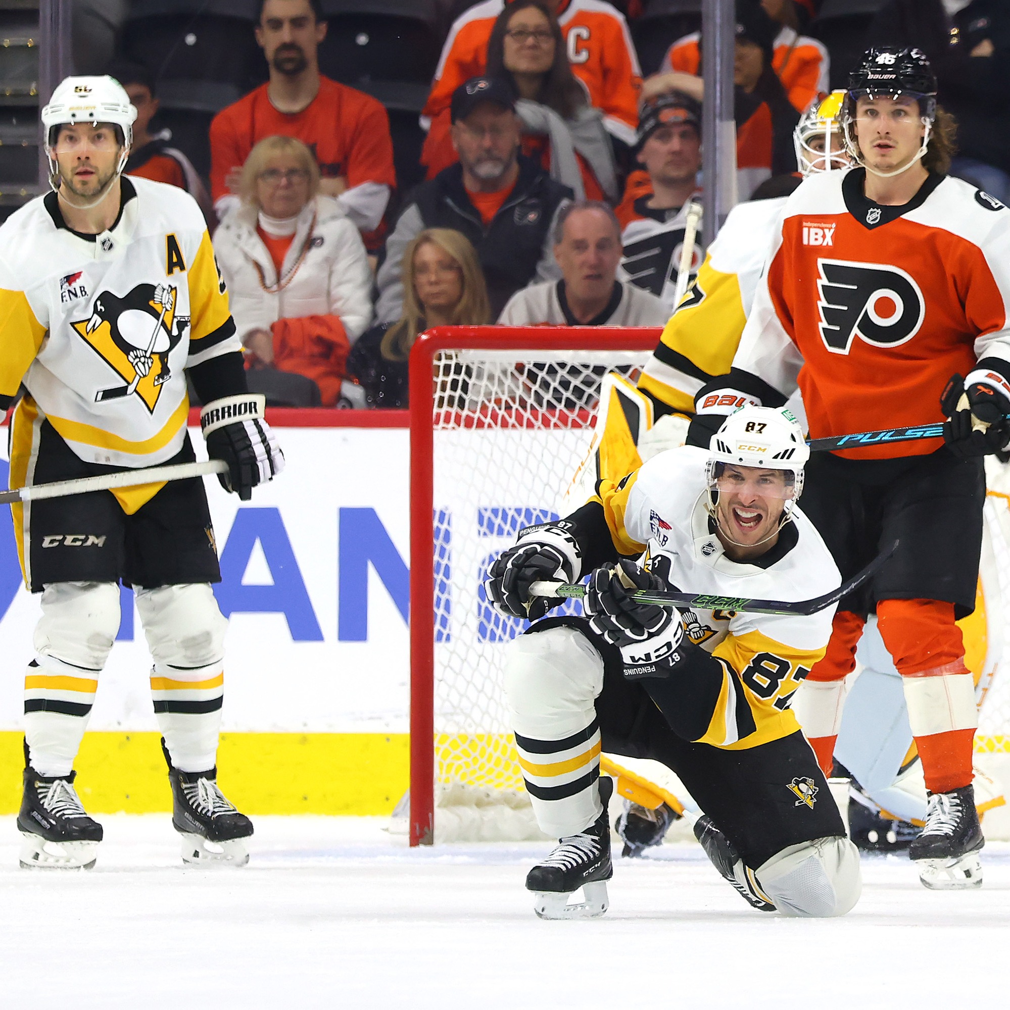 Flyers fall short in Game 4, losing 4-2 to the Penguins