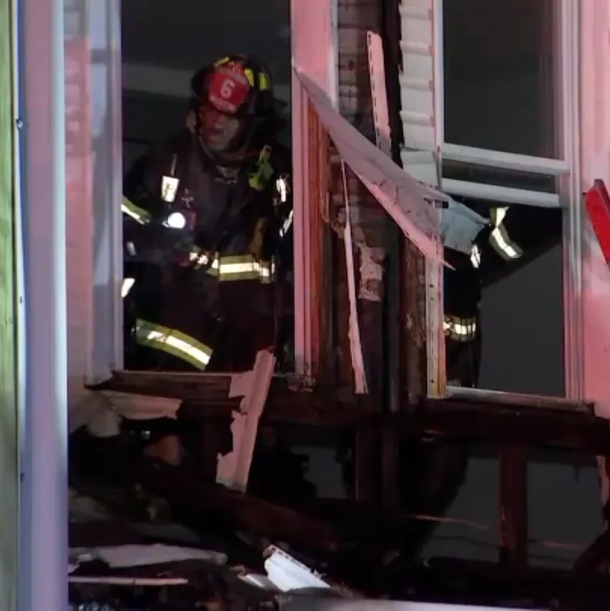 Several rowhomes damaged in early morning Philadelphia fire