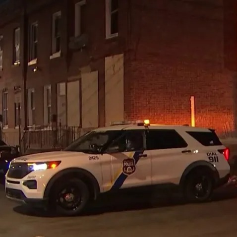 Man shot while spray-painting his car in Kensington, police say