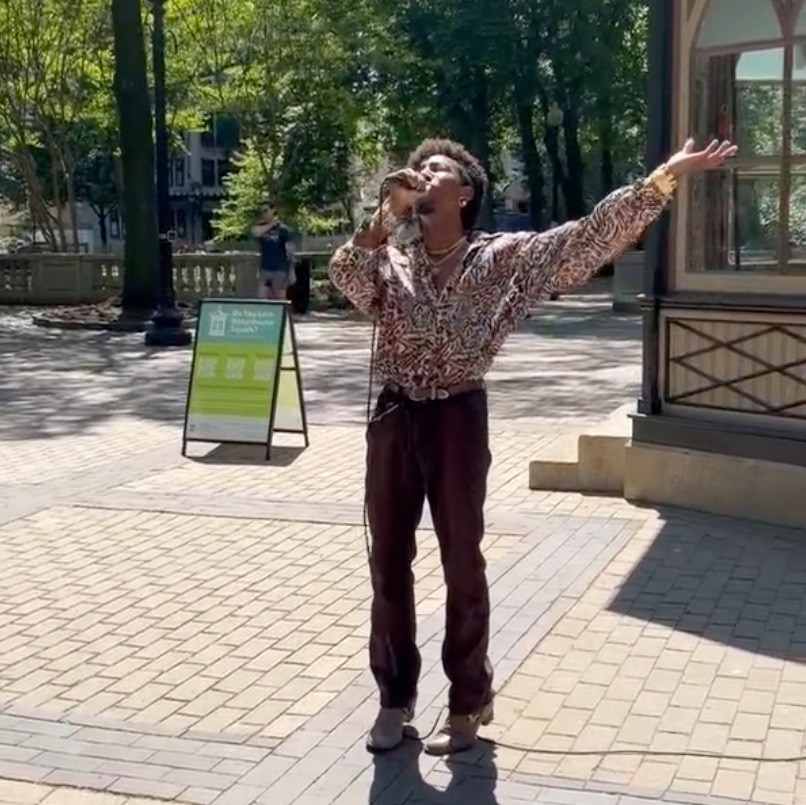 Philly street performer catches the eye of ‘Abbott Elementary’ star Quinta Brunson