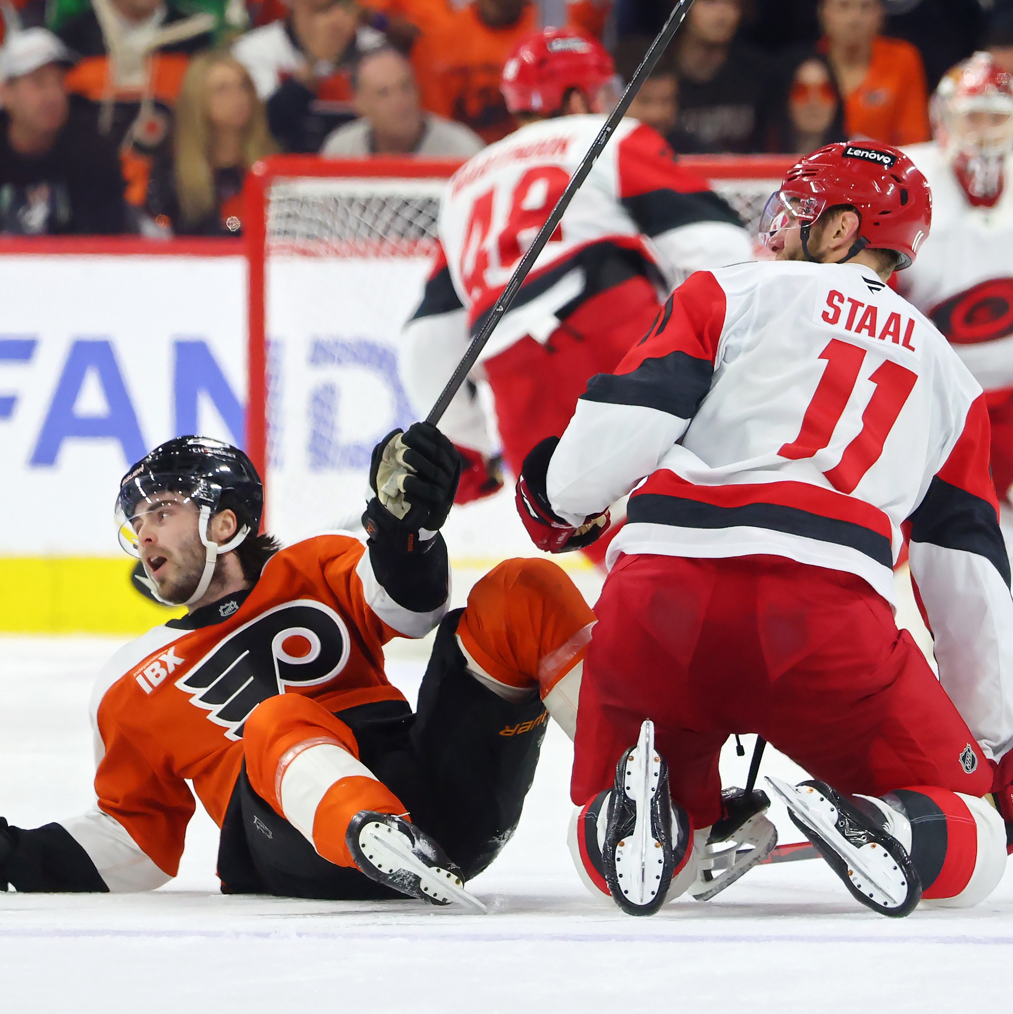 Flyers crushed 4-1 at home by Hurricanes, on the brink of elimination