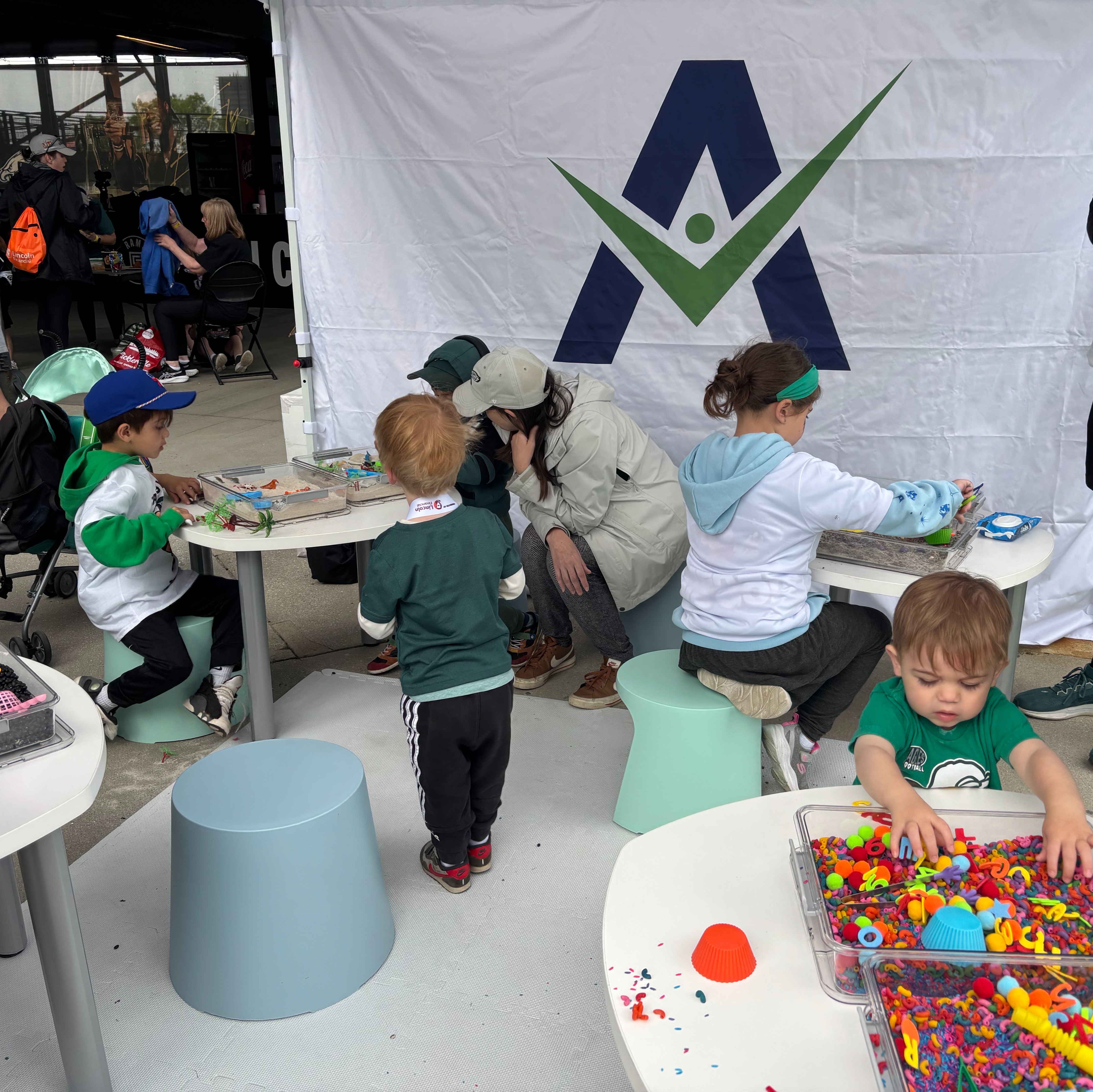 Thousands flock to the Linc for annual Eagles Autism Challenge