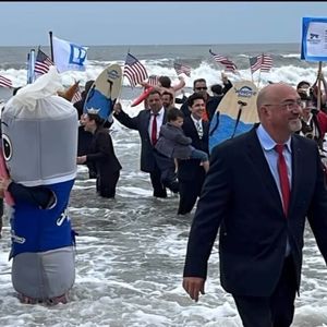 OCNJ kicks off unofficial start to summer with ocean unlocking ceremony