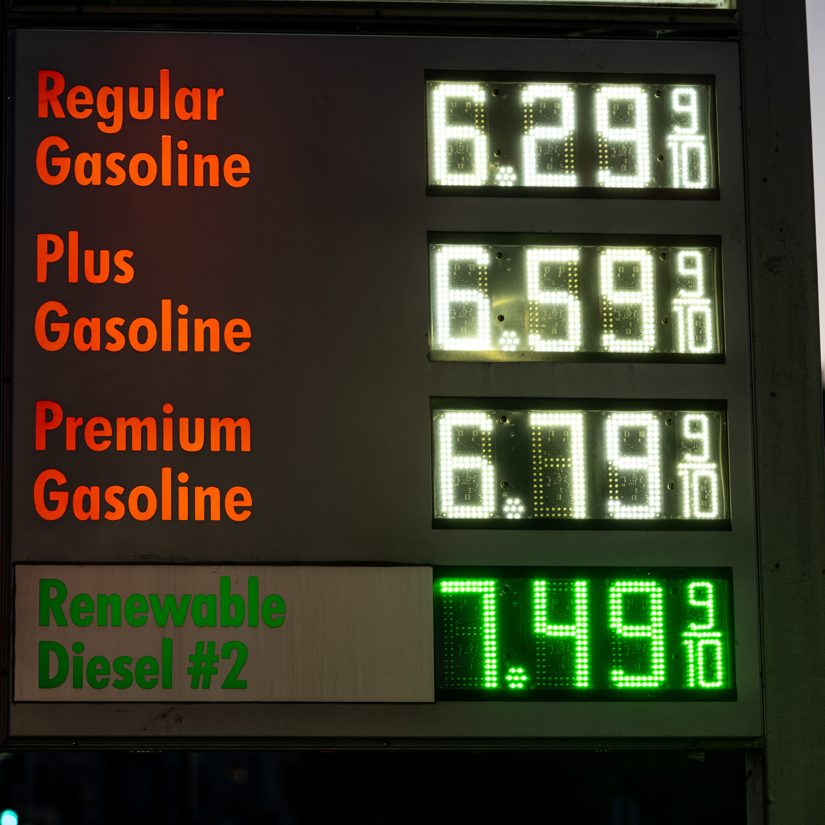 Memorial Day weekend travelers hit the road despite soaring gas prices