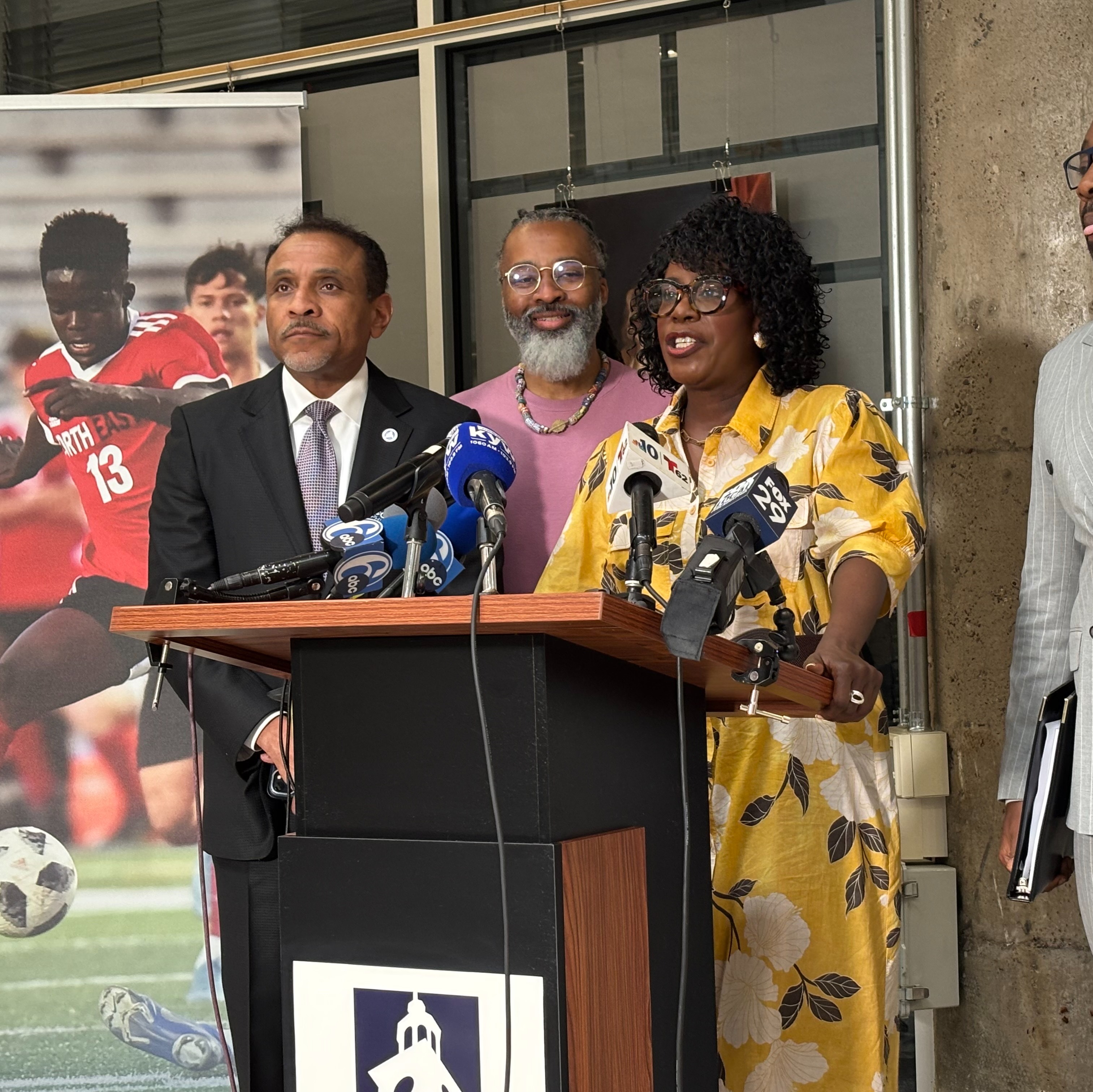 Mayor Parker commits to securing funding to prevent 340 classroom cuts in Philadelphia schools