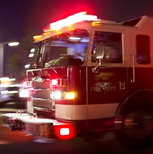1 dead after fire tears through 5 North Philly row homes