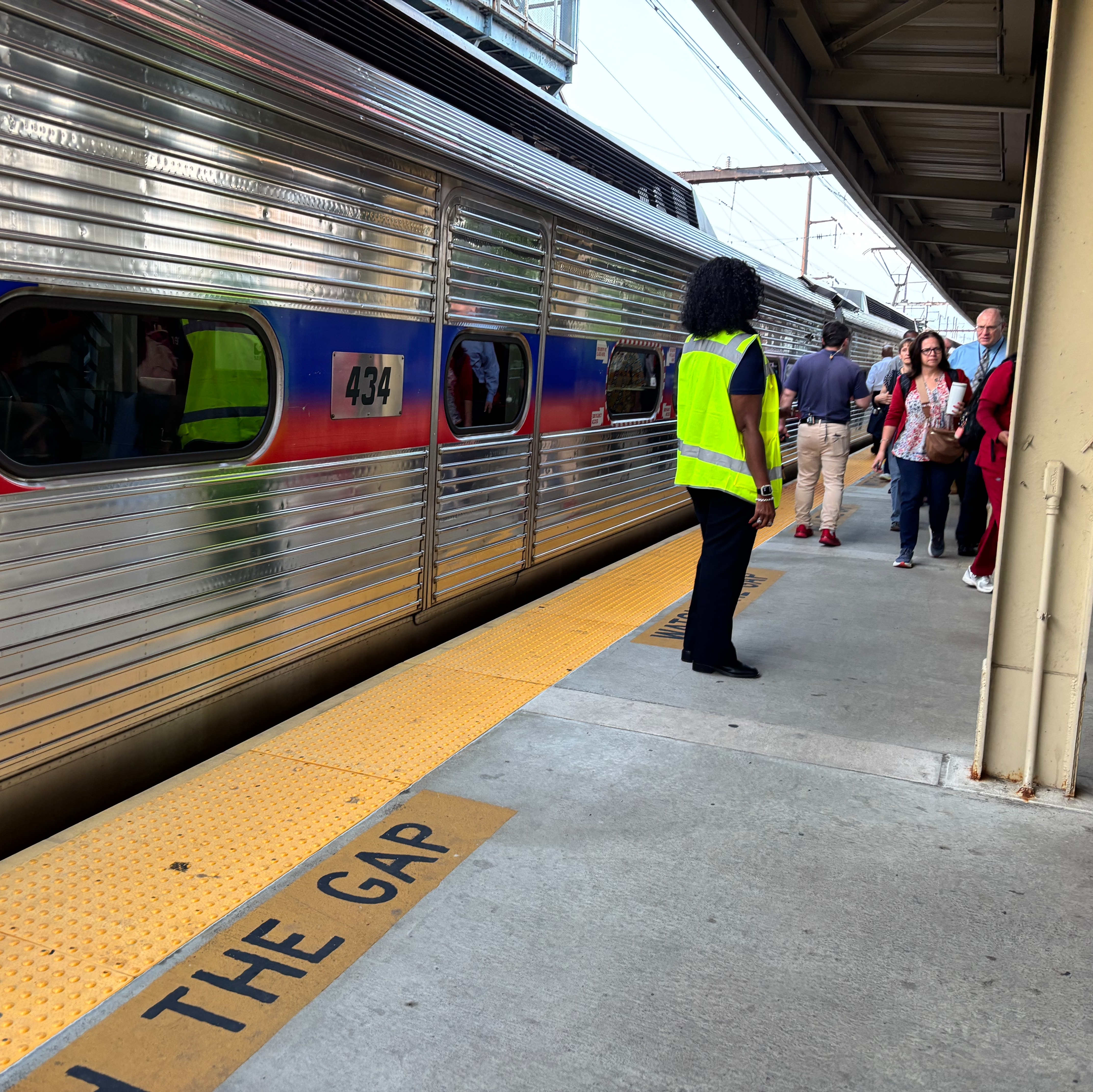 SEPTA train derailment suspends 3 Regional Rail lines, delays others