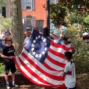 Hundreds brave the heat for flag-raising at Betsy Ross House