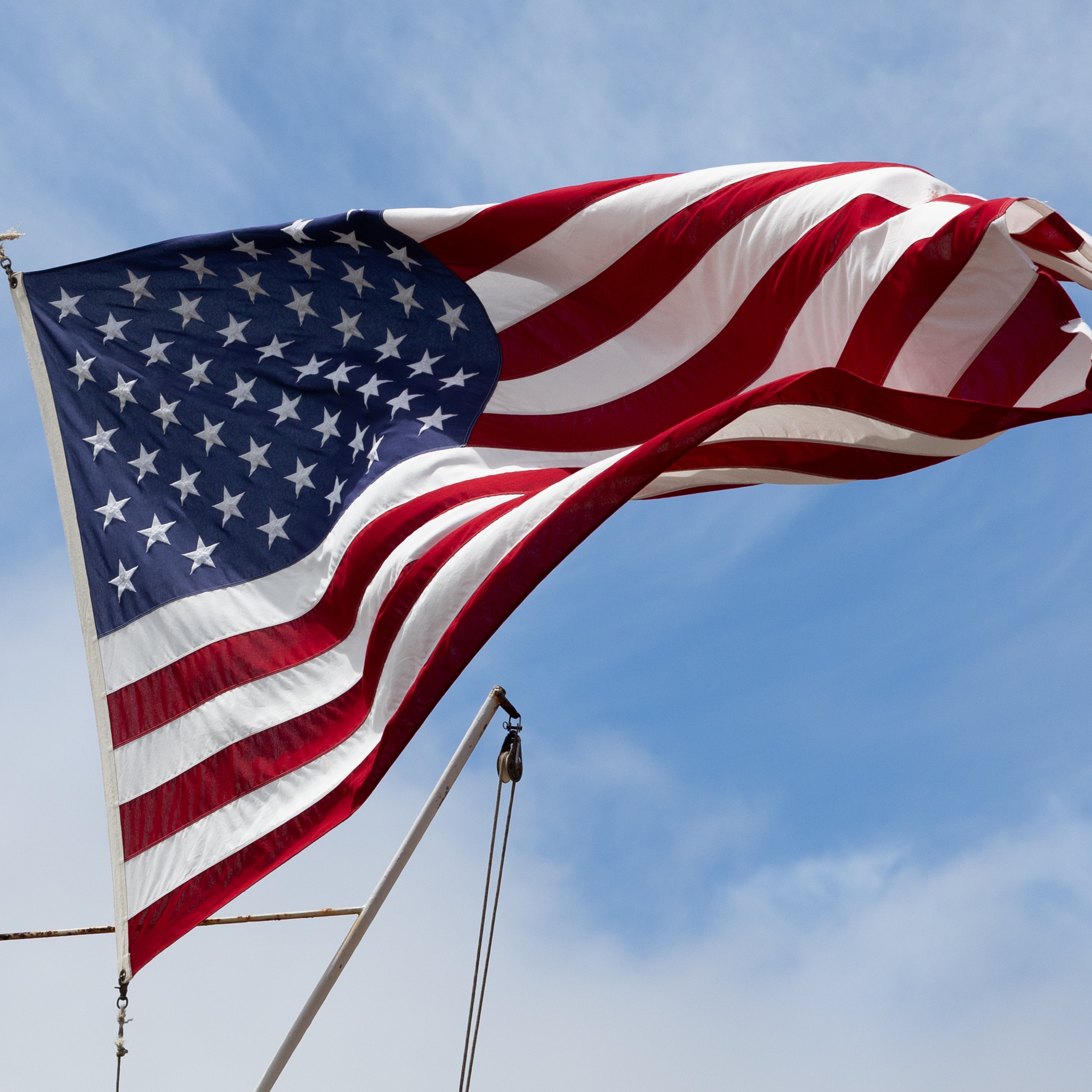 5 arrested after protesters try to burn American flag in Washington Square