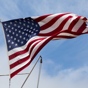 5 arrested after protesters try to burn American flag in Washington Square