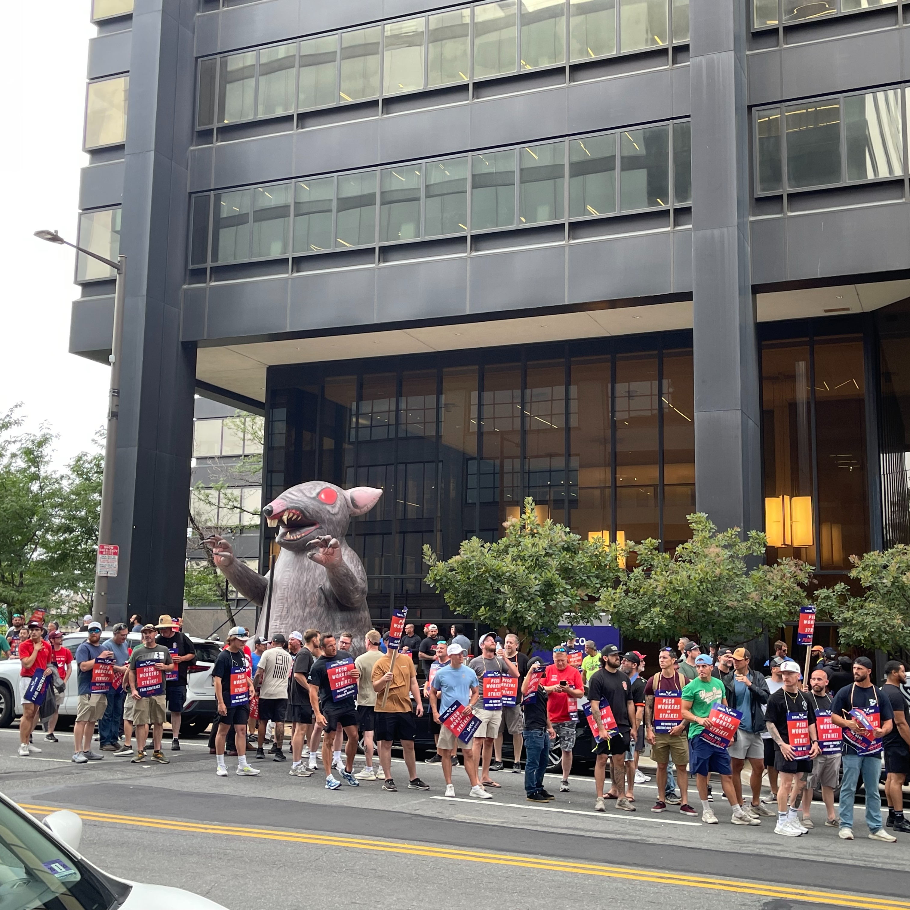Union reaches tentative deal with PECO, ending 3-day strike