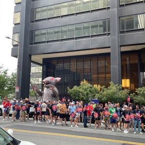 Union reaches tentative deal with PECO, ending 3-day strike