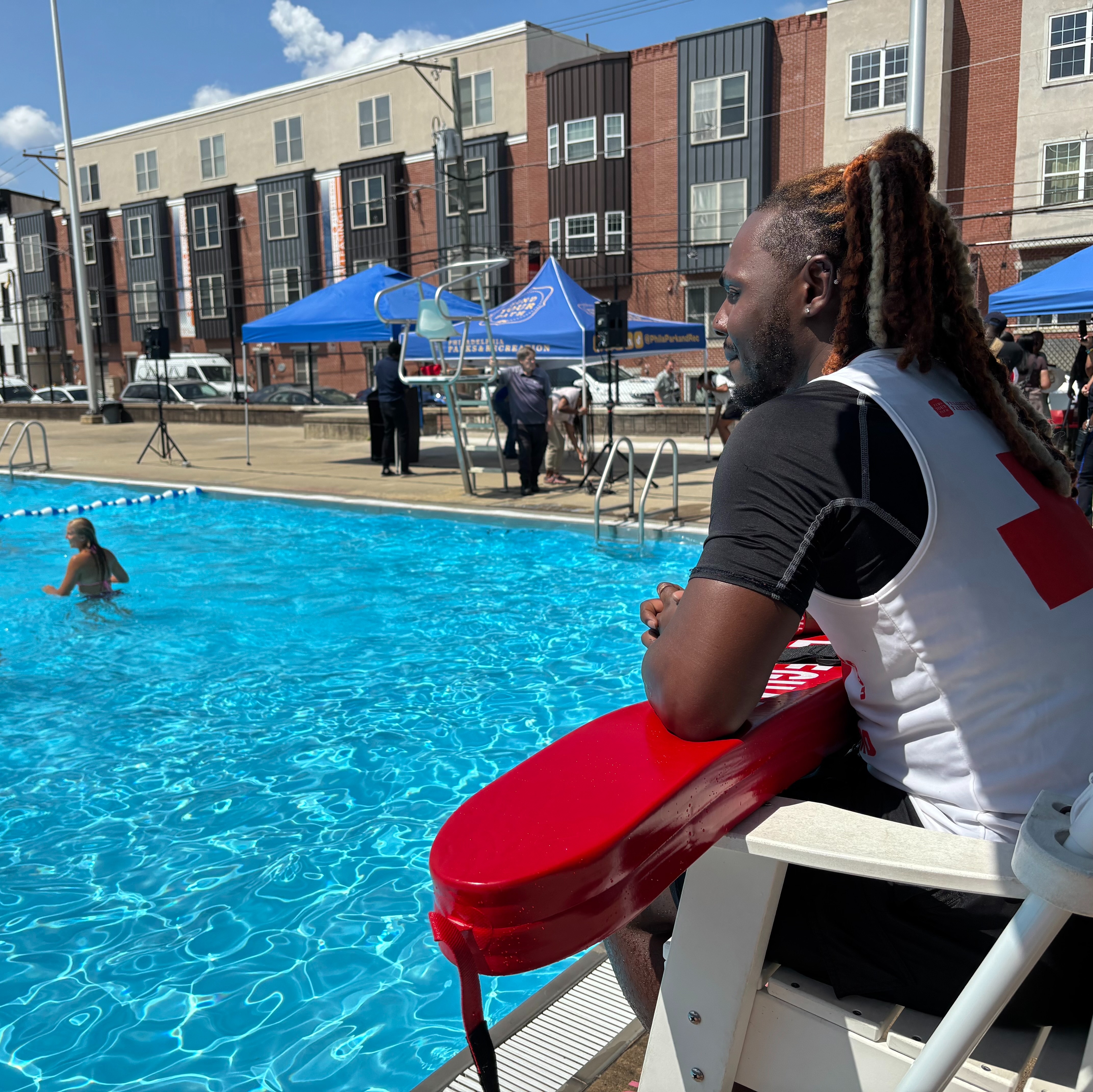Mayor Parker thanks lifeguards and maintenance workers who keep city pools open