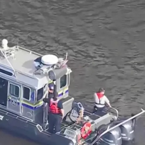 Woman swept underwater after rescuing girl from Delaware River