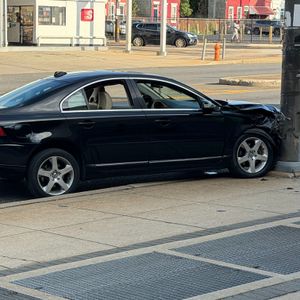 Police: 2 people critically hurt after man shoots woman, then himself in North Philly