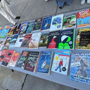 Philly high schoolers give away 'banned' books at City Hall