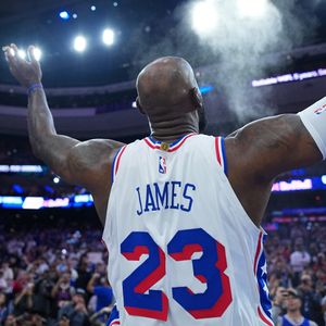 LeBron James leads new-look 76ers in season-opening win vs. Knicks