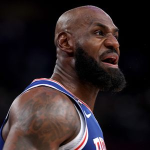 Trump blasts  LeBron James for not standing still during national anthem