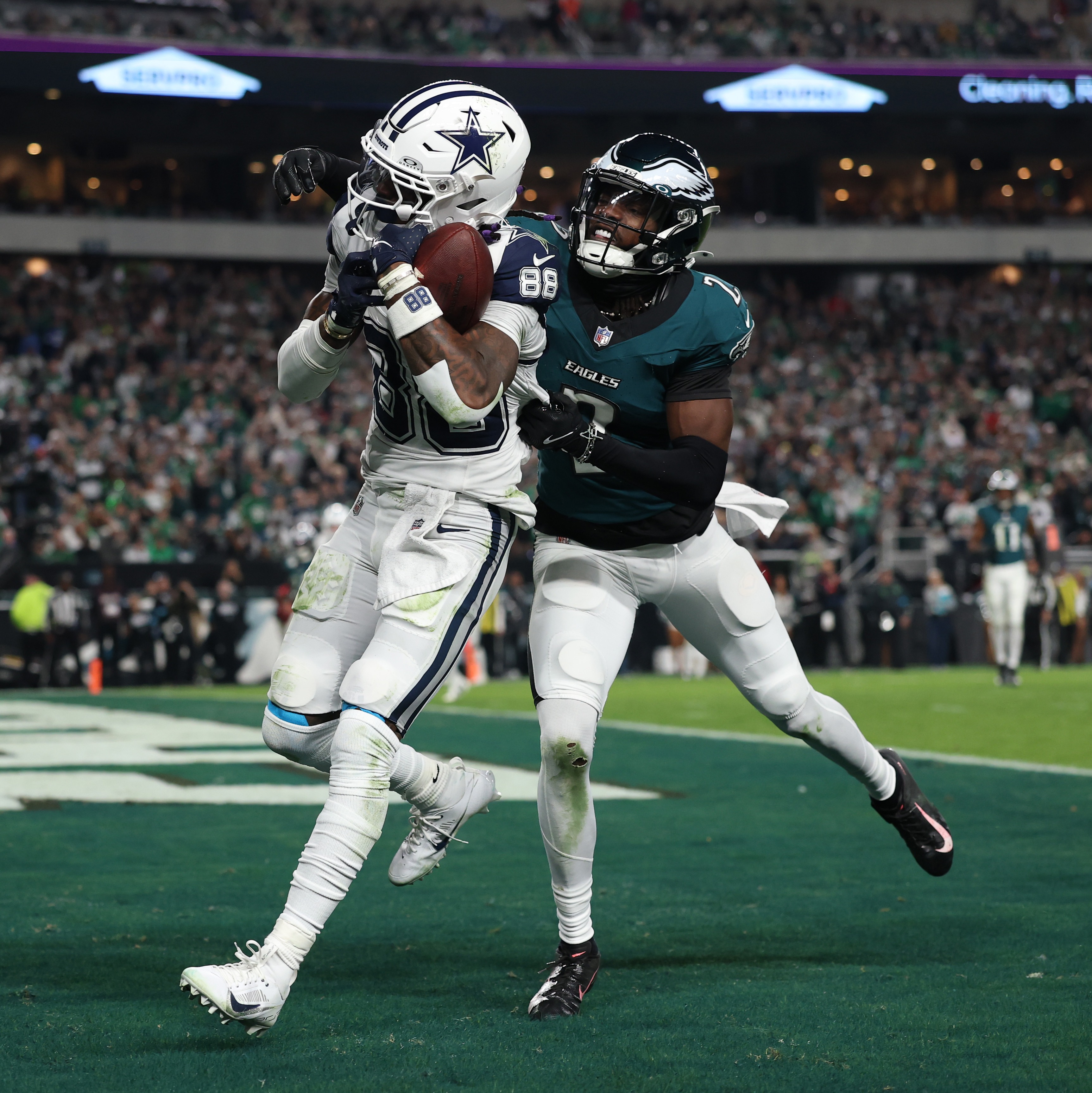 Eagles fall to Cowboys 38-21, their fifth loss in a row