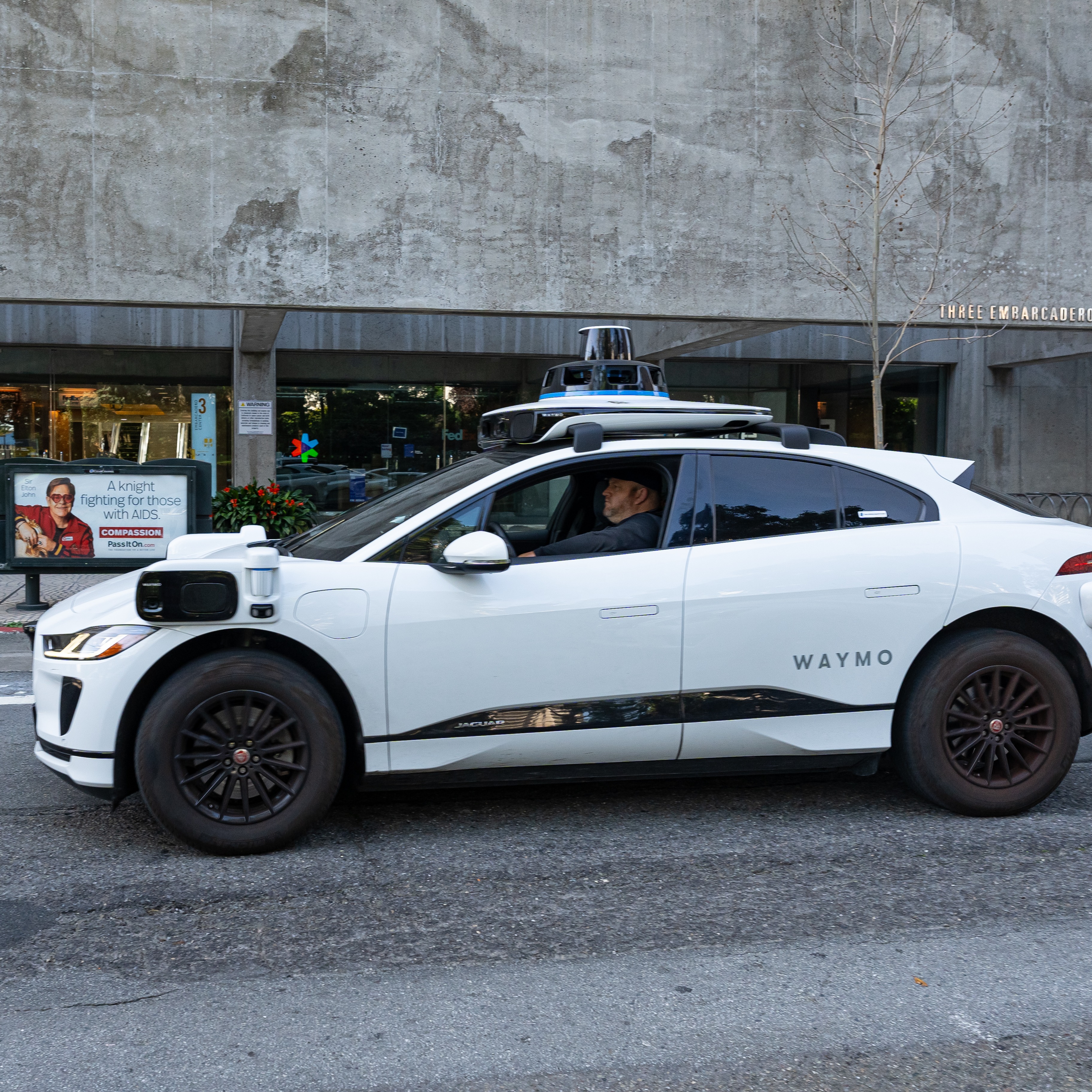 A proposed bill aims to solve robotaxi malfunctions during unexpected events