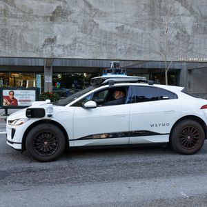 A proposed bill aims to solve robotaxi malfunctions during unexpected events