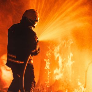 Firefighters struggle to battle raging Dome Fire in Yosemite National Park