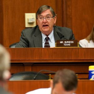 Former congressman & obstetrician: 'Don't tempt fate' by reducing childhood vaccines