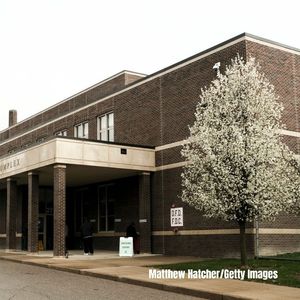 Go To School...We'll Pay Ya For It! (Detroit Schools Paying Students To Attend...What Does Sue Think?)